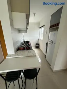 Apartamento inteiro em bairro nobre com conforto e ar-condicionado - Image 3