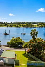 Luxury Caravan on Hastings River - Image 1
