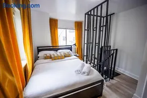 Bright 1-Bedroom Loft in Converted Garage with Private Entrance - Image 3