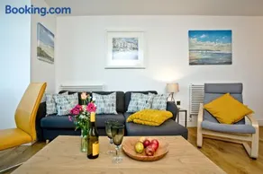 5 At The Beach - Beachfront, Parking, Pets welcome - Image 1