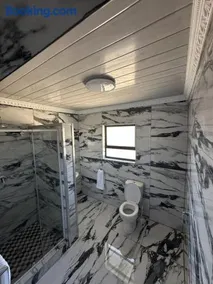 Harry's Luxury Guest House - Image 4