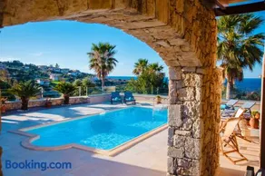 Kiki's Seaview Villa - Image 1