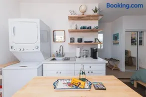 Renovated Stylish Guesthouse By Claremont With Private Patio - Image 1
