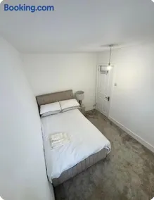 The Cottage - South London - Image 4