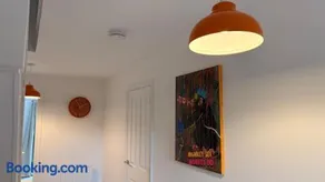 Cambridge CB23 Townhouse 4 Beds with Free Parking ! Wifi - Image 4