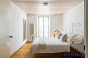 Rose Apartment by Quokka 360 - Refined Two-Bedroom Apartment with Garden - Image 2