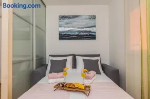 Paeninsula Studio Apartment - Image 3