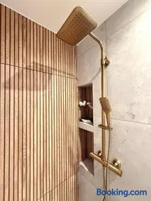 NEU Goldstadt Prestige Suite - Modern und Central - Image 3