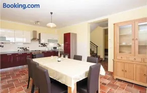 Stunning Home In Supetarska Draga - Image 4