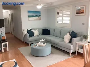 Carindale, 10,19 Dowling Street - Ground floor unit close to pool and tennis court, Wi-Fi, foxtel, linen and bed making supplied - Image 3