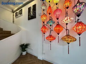 The White Den Sukhumvit 44 - Image 1