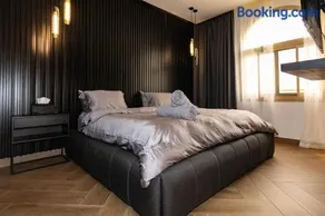 Luxurious Villa 5BHK with Pool BBQ and Full Time Housemaid Assistance - live in - Image 4