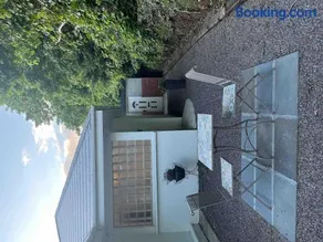 Beautiful Studio apartment in Beaufort Village on Local Link Bus Route - Image 4