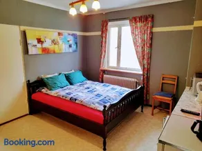 Bedroom with kitchen, 120 m from Sandbach - Image 1