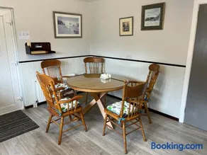 Comfortable and Convenient 4 Bedroom Home - Image 4