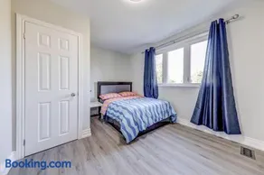 Stunning 7 Br RougeView Home with 2 Kitchens, 5 Bathrooms, Amazing Backyard & 8-Car Parking - Image 2