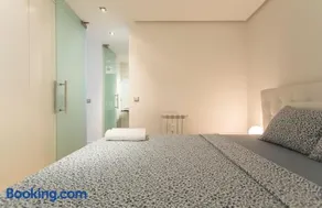 Modern Apartment in the City Center - Image 4