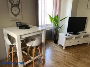 Logement à Brive, près du centre-ville et de la gare - Climatisation, fibre internet et stationnement gratuit - Image 2