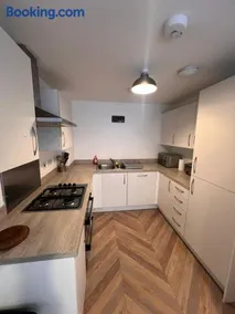 Whyte 3 bedroom house with garden, Sleeps 7 free parking sittungbourne Kent - Image 3