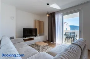 Sea View Luxury Apartment - Image 1