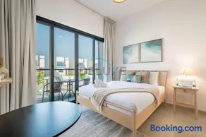 Best Deal 3BR plus maid's with Pool Perfect for Groups by Deluxe Holiday Homes - Image 2