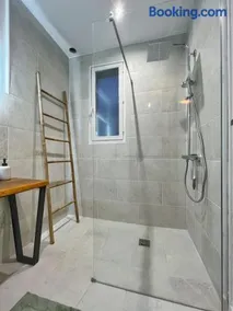 Sous le Noyer - Maison Familiale Aurillac - Image 1