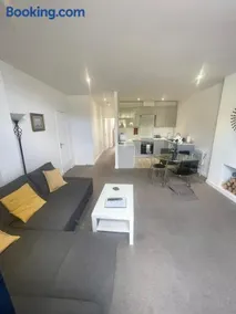 La Fontaine Court Apartments - Aldershot - Image 5