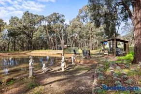 Peaceful 6-Acre Grampians Ridge Retreat Sleeps 10 - Image 3