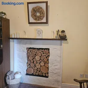 Longford Holiday Kitty Kiernan's Self Catering Thatch Cottage - Image 4