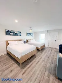 2002 Queen Suite, 2nd Floor Surfside - Image 4
