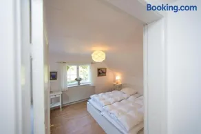 Snowwhites House - Image 2