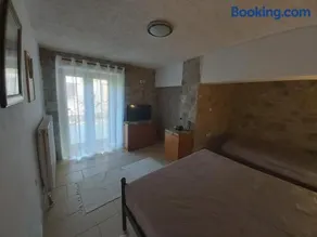 Stymfalia stone house - Image 3