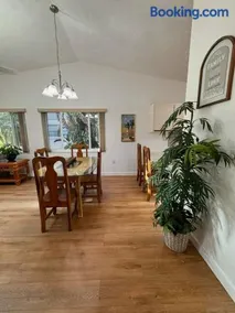 Stylish budget friendly retreat! - Image 2