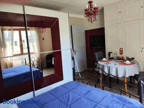Colmar "Room" chambre privée chez l'habitant,parking voiture devant la maison,garage moto et vélo,petit déjeuner - Image 3