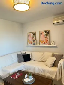 Lovely 1-bedroom apartment in front of sandy beach - Image 3