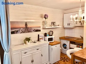 Cozy city studio apartment free parking - Image 1