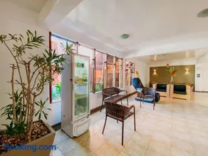 Flat's com 1 quarto, frente praia de Taperapuã, atravessou a rua está na praia, Condomínio Boulevard da Praia conta com piscina, sauna, sala de jogos além de café da manhã como cortesia - Image 2
