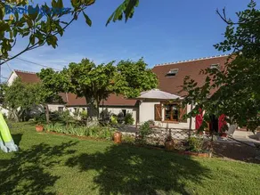 Gîte familial près des châteaux de la Loire avec jardin et jeux pour enfants - Image 1