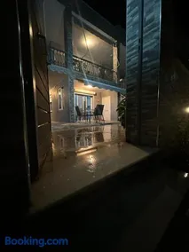 Plaza House - Image 1