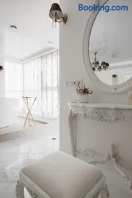 President Jacuzzi Apartment by LIUKSAI - Image 2