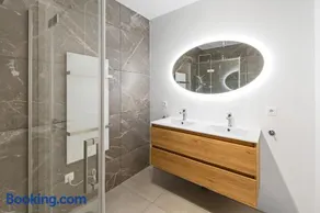 Home city hotspot, near city center and park - Image 3