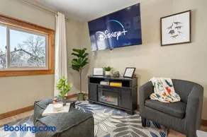 Triceratops Landing I Fire Place I Games I Netflix - Image 4