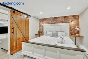 Modern Comfort in Historic Denver - Image 1