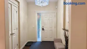 Spacious 3BR House in Aspen Hills - Image 2