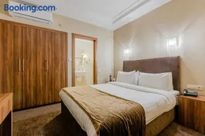 Crystal Hotel - Image 3