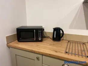 Modern flat in South Yorkshire - Image 3