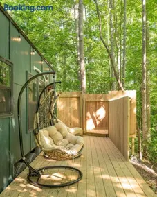 The Evergreen - Serene, Romantic Getaway, Outdoor Shower, and Hiking - Image 4