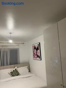 STARS LUXURY HOME - Image 3