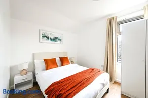 Spacious 4bed Sleeps8 Free Parking Watford town Centre - Image 2