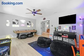 Cayuga Clubhouse Poolside Fun & Game Room - Image 3
